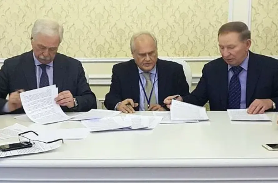 Boris Gryzlov at a meeting of the Trilateral Contact Group | Photo from Darka Olifer's Facebook page